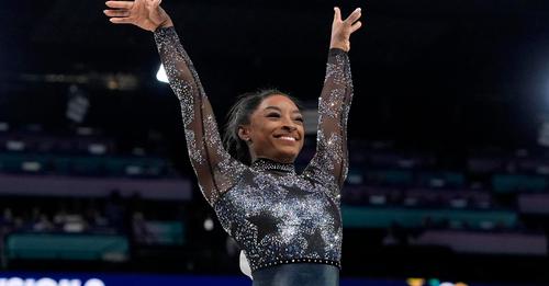 Simone Biles dominates Olympic qualifying round despite injury